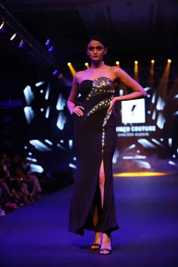 Fashion show performance photo